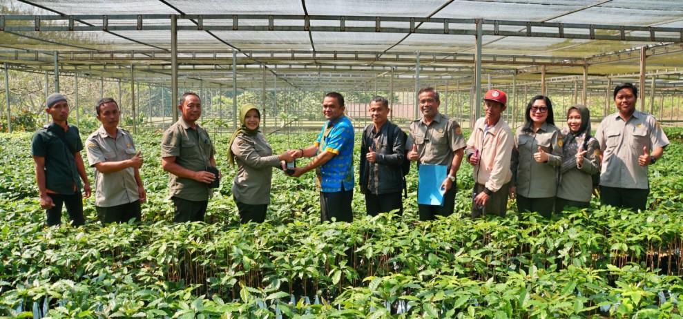 Pelatihan Petani Sukabumi untuk Penggunaan Pestisida Aman