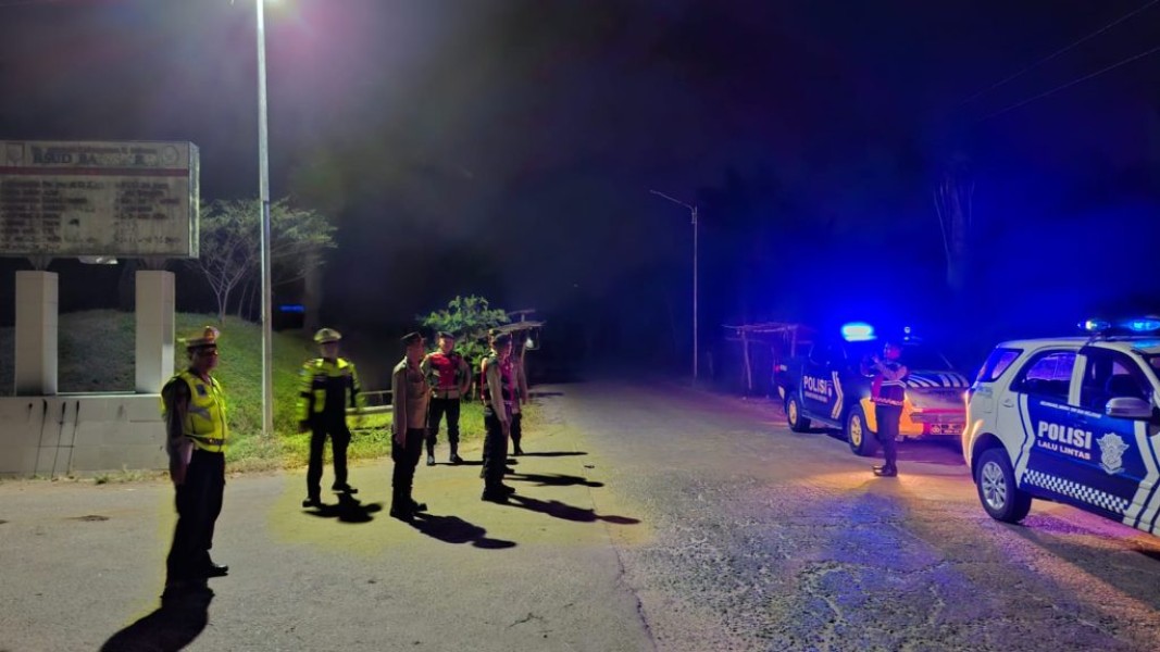 Satlantas Polres Batu Bara Gelar Patroli Blue Light, Ciptakan Kamseltibcarlantas yang Aman dan Kondusif - Jurnal Polisi