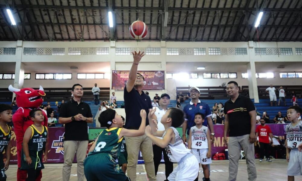 Wawali Denpasar Arya Wibawa Buka Walikota Cup XV Bola Basket, Harapkan Kejuaraan Jadi Ajang Pengembangan Atlet Muda Berbakat
