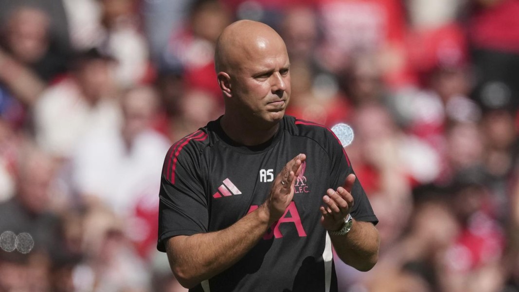 Arne Slot Kian Tertekan, Liverpool Dihadapkan pada Krisis Performa