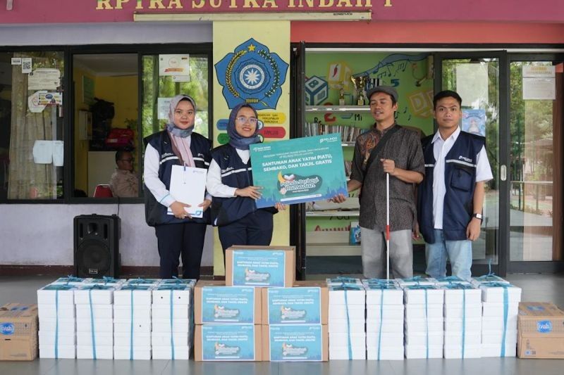 Pelindo Solusi Logistik Berbagi Keberkahan Ramadan dengan Ribuan Paket Takjil