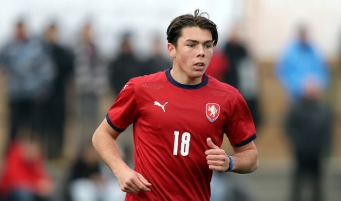 Louis Buffon Bersinar untuk Ceko, Pilihan Lewat Keluarga