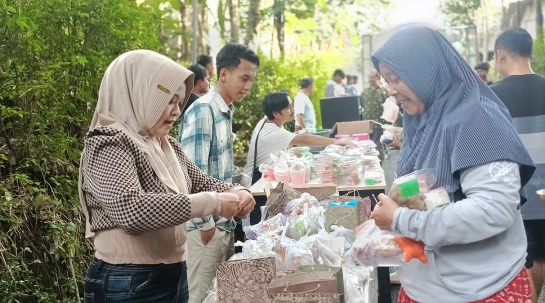 Pembagian Takjil Gratis: Tradisi Ramadan yang Menggugah Kepedulian Sosial