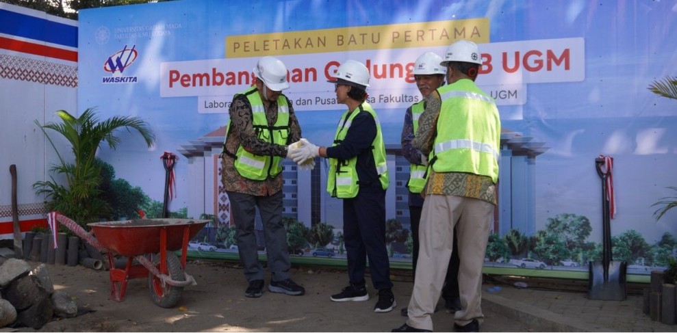 Waskita Karya Bangun Gedung C FIB UGM