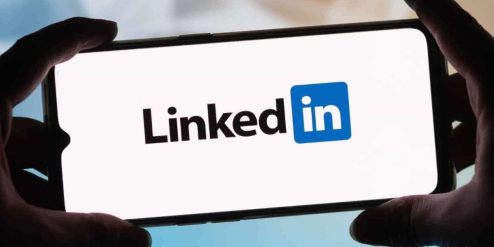 Maksimalkan Profil dengan Contoh Headline LinkedIn Menarik Berikut!