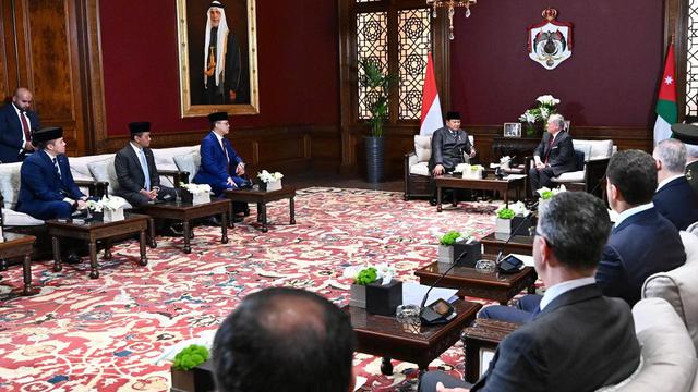 Seskab Teddy Sampaikan Pokok Bahasan Pertemuan Prabowo dengan Raja Abdullah II