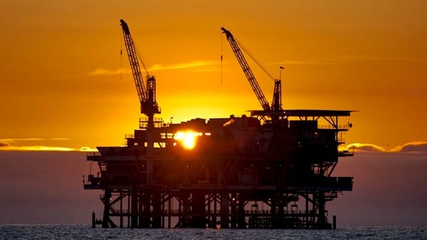 Harga Minyak Dunia Melemah, Pasokan Global dan Dolar Kuat Jadi Tekanan