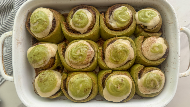Matcha Cinnamon Rolls ala Homemade, Roti Lembut Beraroma Rempah dan Creamy