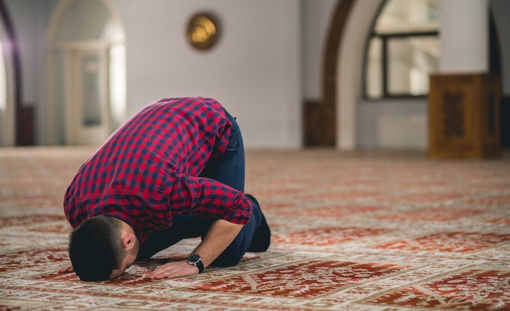Update Jadwal Salat Harian untuk Mendukung Ibadah Warga Padang