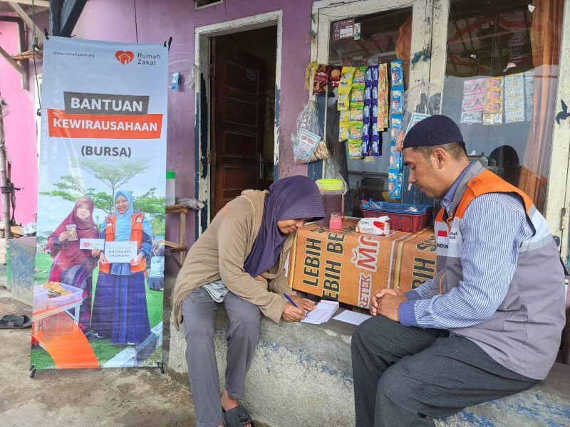 Rumah Zakat Dukung UMKM Kripik Ambon Bangkit
