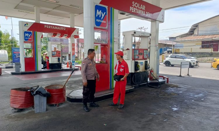 Polsek Mapanget Intensifkan Pengawasan Arus Lalu Lintas di SPBU, Pastikan Penyaluran BBM Lancar di Manado