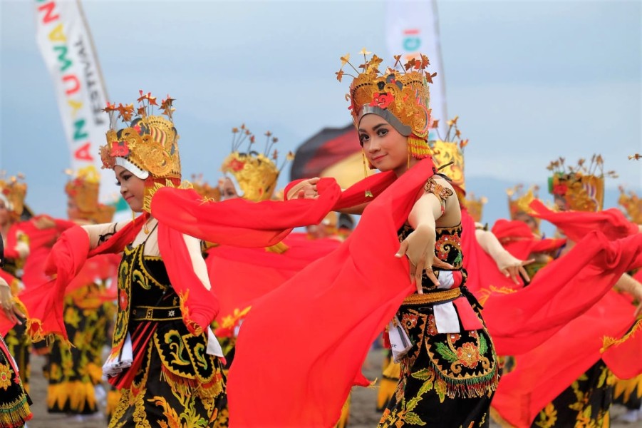 Sejarah Tari Gandrung, Tata Busana, dan Musik Pengiringnya