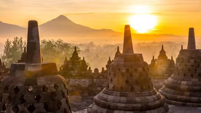 Keindahan Sunrise di Candi Borobudur