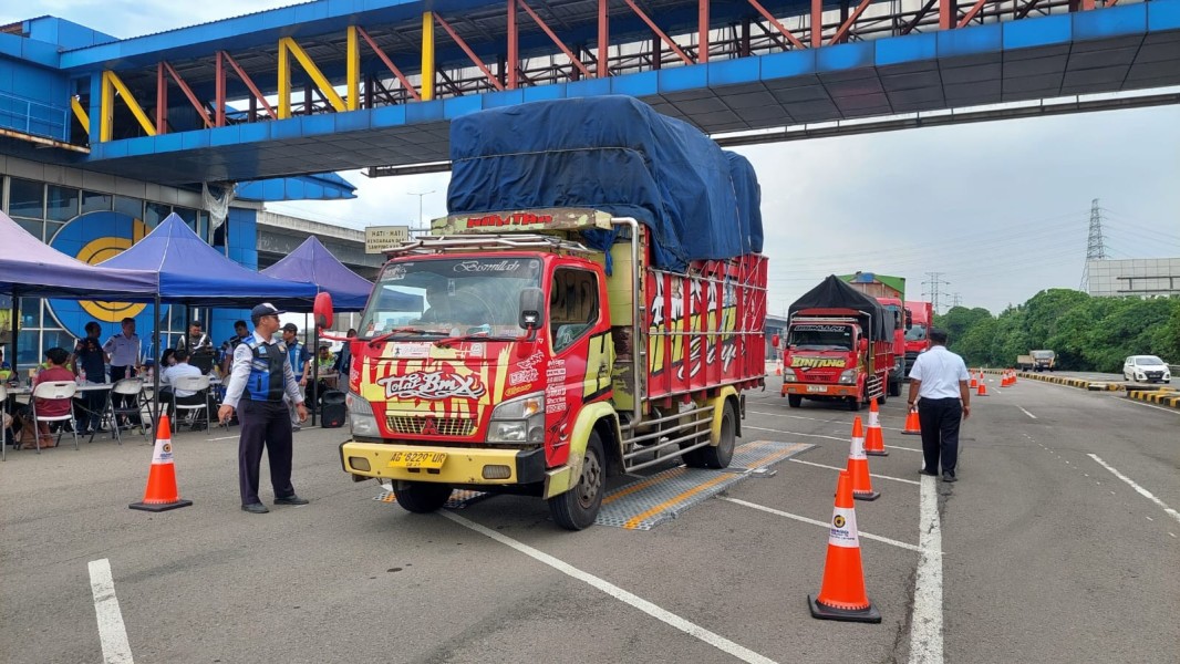 Larangan Kendaraan Truk di Exit Tol Jatiasih untuk Atasi Kemacetan