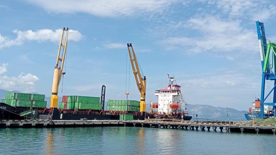 Perbaikan Alat Angkut Kontainer di Pelabuhan Pantoloan Dipercepat