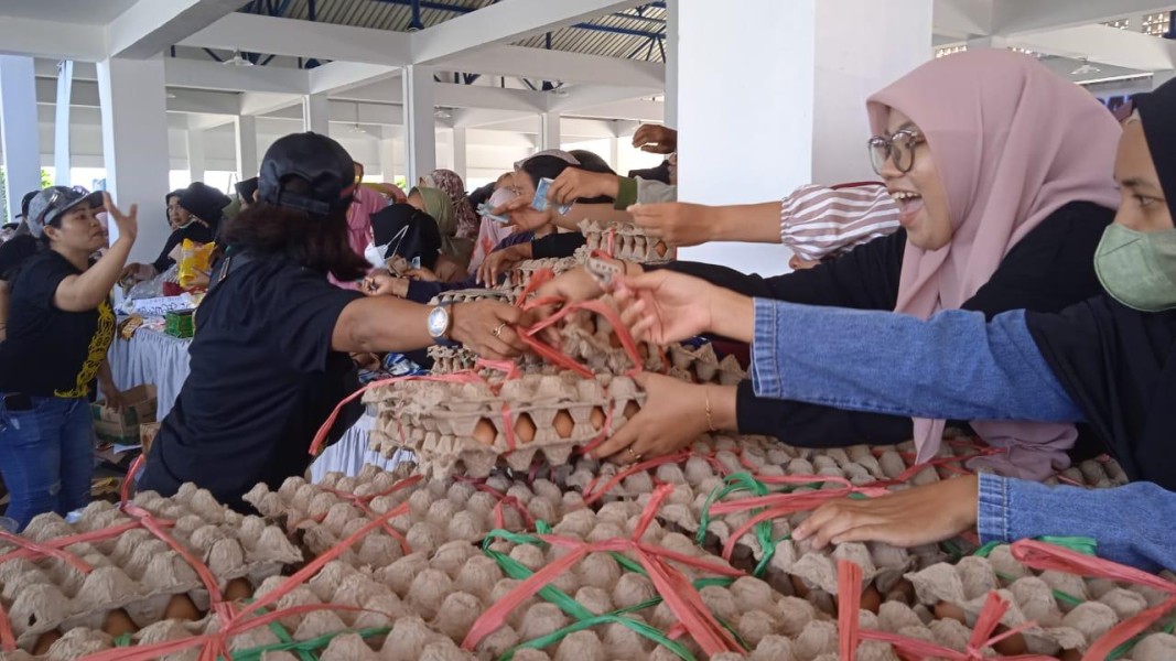Program Sembako Murah di Bontang Disambut Antusias Warga