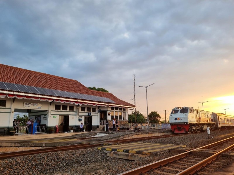 Naik Kereta, Jelajahi Pesona Batang: Ragam Destinasi Dekat Stasiun yang Kian Diminati