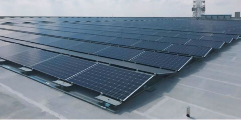 PLTS Atap Mall Terbukti Efektif Menyediakan Listrik Meskipun Cuaca Tidak Stabil