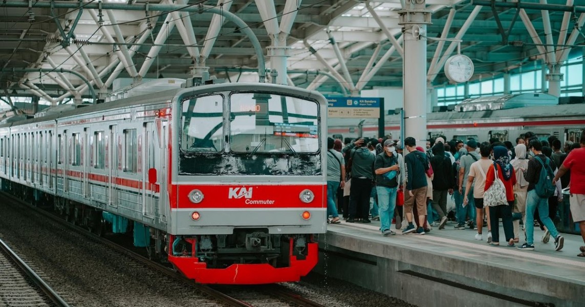 Volume Pengguna KAI Commuter Tembus 32 Juta pada April 2025, Tumbuh 9 Persen Dibanding Tahun Lalu