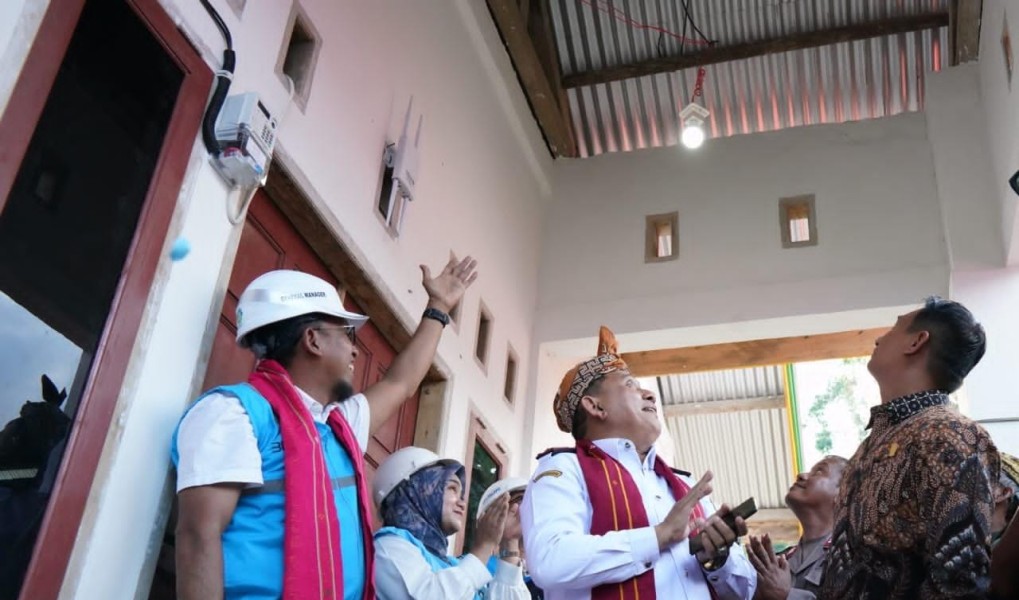 PLN Terangi 14 Desa di Tana Toraja, Ratusan Kepala Keluarga Nikmati Kemudahan Listrik 24 Jam