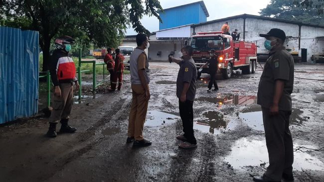 Kebocoran Gas Amonia di Pabrik Es Pantura Subang, Tiga Unit Damkar Dikerahkan untuk Atasi Insiden Berbahaya