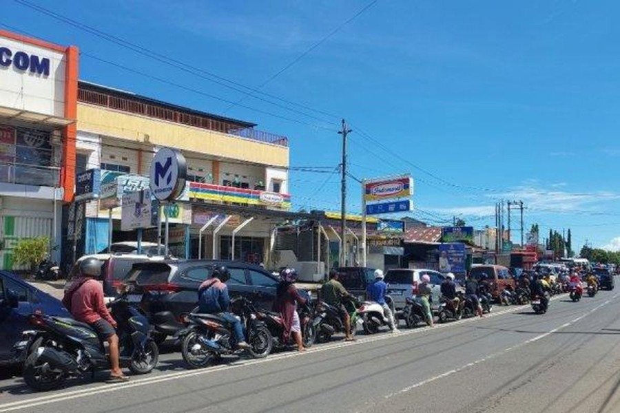 Ratusan Kendaraan Padati SPBU Masmambang, Antrean BBM Capai 1 Kilometer Akibat Kelangkaan di Seluma