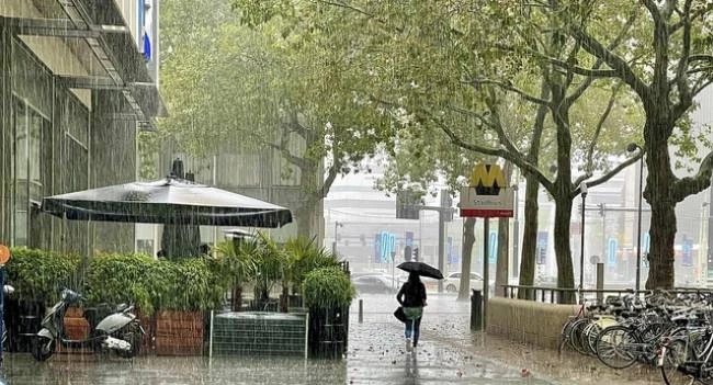 BMKG Prediksi Hujan Jakarta Hari Ini 31 Oktober 2025, Siapkan Payung dan Jas Hujan