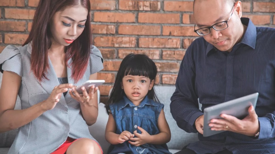 Dampak Teknologi pada Pola Asuh Anak Masa Kini