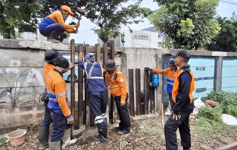 KAI Temukan 25 Lubang Ilegal di Sepanjang Rel Jatinegara Cipinang