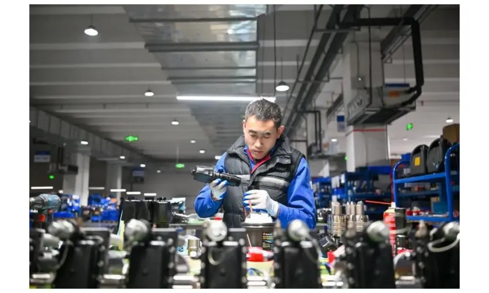 Dominasi Global: Tiongkok Targetkan 28 Juta Titik Pengisian Daya Listrik pada 2027