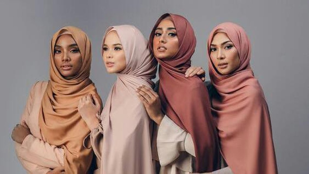 6 Pilihan Warna Hijab Aman Untuk Kulit Sawo Matang Bercahaya