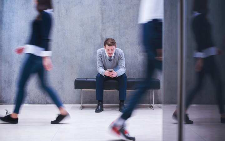 Perilaku Yang Menandakan Seseorang Kesepian Dan Dampaknya Pada Kesehatan Mental Emosional