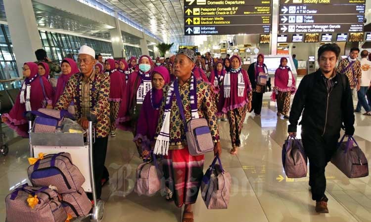 Travel Seru Umrah Plus Nobar Timnas Bersama MMB