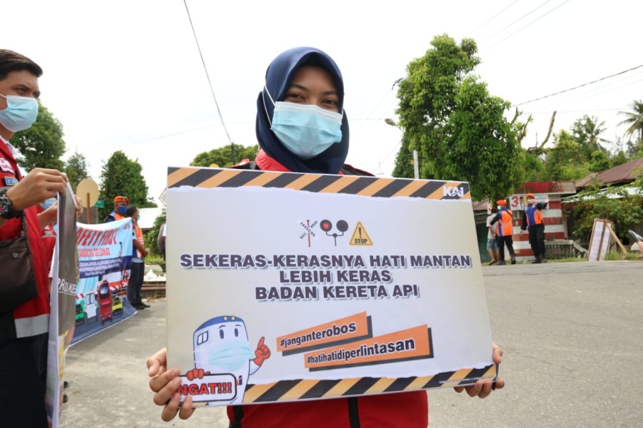 PT KAI Daop 1 Jakarta dan Komunitas Rail Fans Gencarkan Kampanye Keselamatan