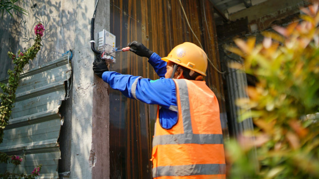 Sambungan Listrik Desa Jawa Barat Dikebut, Target 72 Ribu Unit Terpasang Tahun Ini