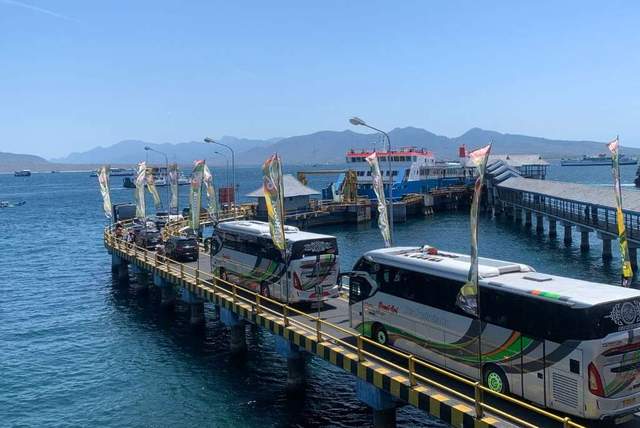 Cuaca Buruk Ganggu Penyeberangan Gilimanuk Ketapang: Layanan Ditunda, Kendaraan Menumpuk di Pelabuhan