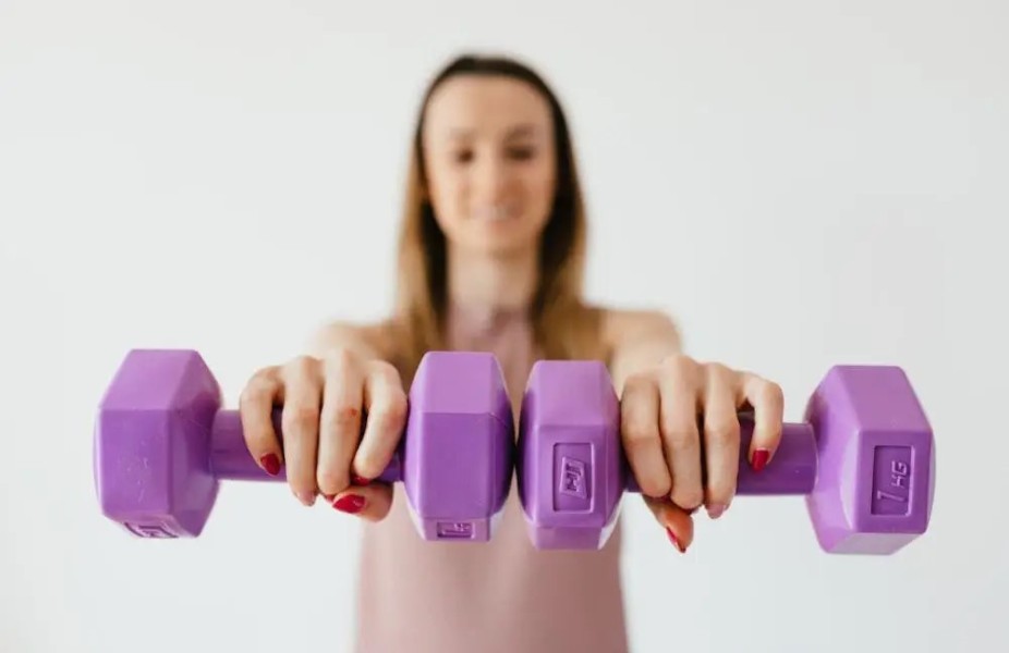 Kurus Tidak Cukup, Ini Pentingnya Massa Otot bagi Perempuan Usia 30+