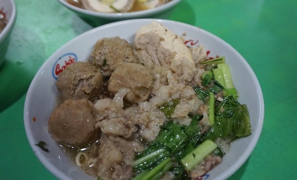 Bakso Tetelan Surabaya Tawarkan Sensasi Gurih, Tetelan Melimpah Nikmat