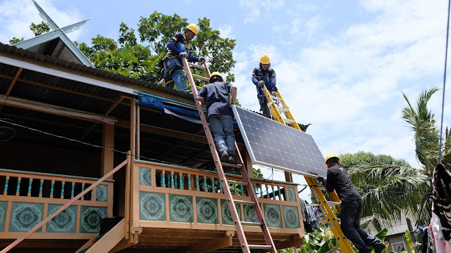 Cahaya SuperSUN PLN Berikan Hidup Baru untuk Pulau Laiya, Warga Merayakan Hari Terang