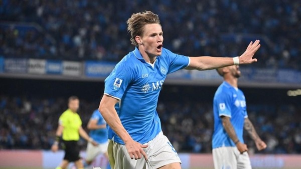 Napoli Tantang Milan di Supercoppa Soroti Peran Scott McTominay