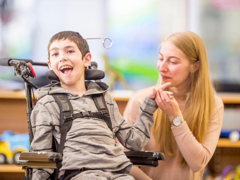 Mendampingi Anak Disabilitas, Langkah Apa yang Harus di Lakukan Agar Anak Tumbuh Sehat Optimal ?