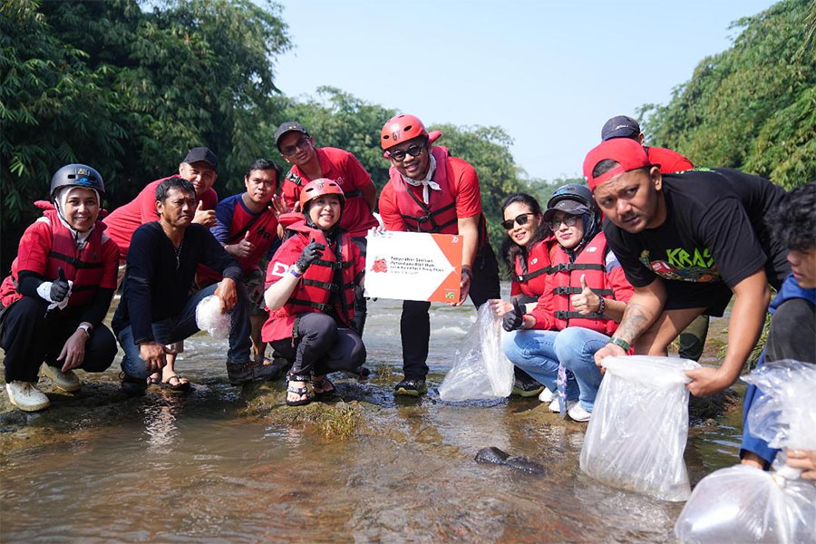 Bank sebagai Media Edukasi Lingkungan di Baktijaya