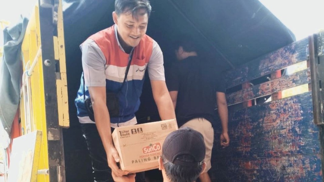 Pertamina International Shiping PIS Salurkan Bantuan Guna Memastikan Korban Bencana Banjir Mendapatkan Dukungan Moral Dan Material Untuk Kebutuhan Hidup Sehari Hari