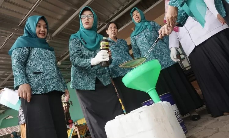 Minyak Jelantah Jadi Sumber Rupiah Bagi Ibu Ibu PKK Batang, Dukung Ekonomi Keluarga dan Lingkungan