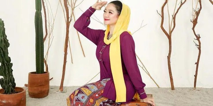 Kebaya Encim Betawi Sejarah Asal Usul Makna Filosofi Lengkap