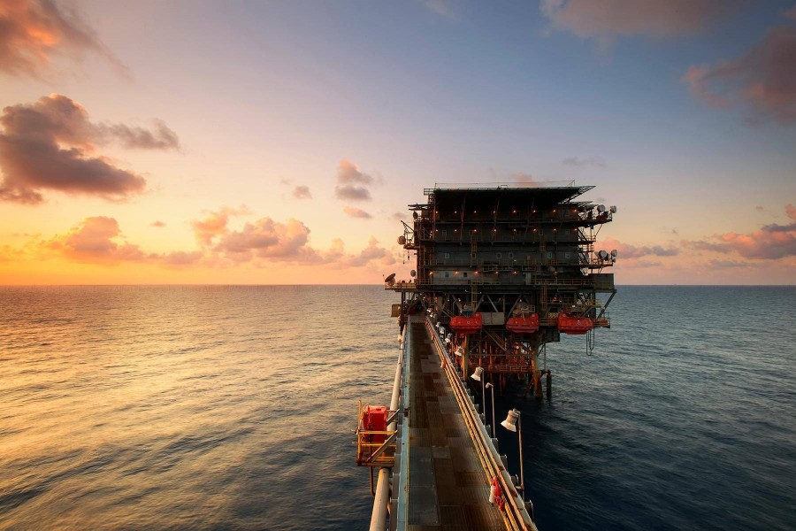Pasokan Melimpah Bikin Harga Minyak Brent dan WTI Melemah