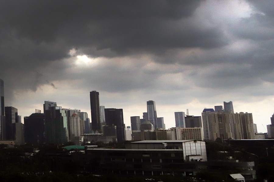 BMKG Prediksi Cuaca Jakarta Dipengaruhi Awan Tebal dan Hujan Siang Hari 3 Desember 2025