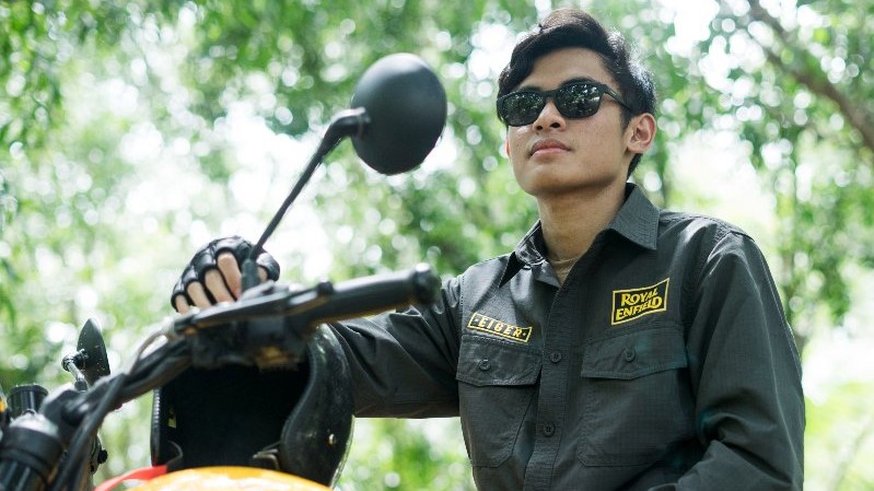 Kacamata Hitam Pria Outdoor Stylish Lindungi Mata Nyaman Hadapi Terik Matahari