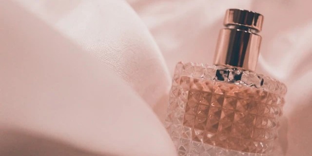 Scandalous Parfum Wanita Aroma Manis Elegan Tahan Lama Memikat