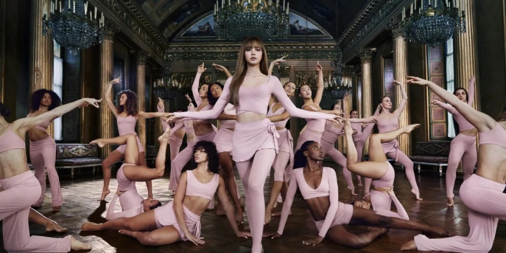 Lisa BLACKPINK Bawakan Gaya Balletcore di Kampanye NikeSKIMS